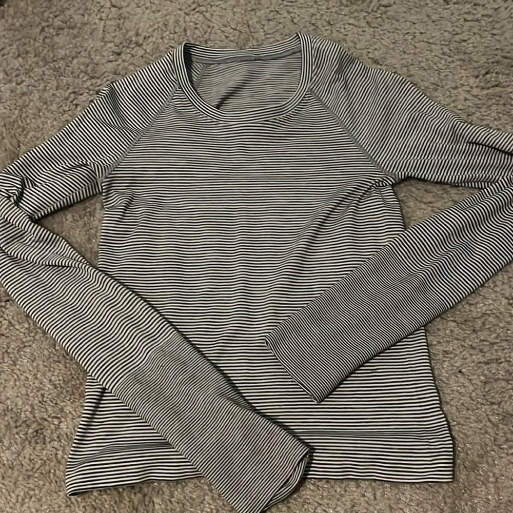lululemon long sleeve size 4 *race length*